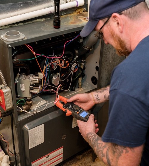 a workger pulling tools out of a Guaranteed Plumbing van