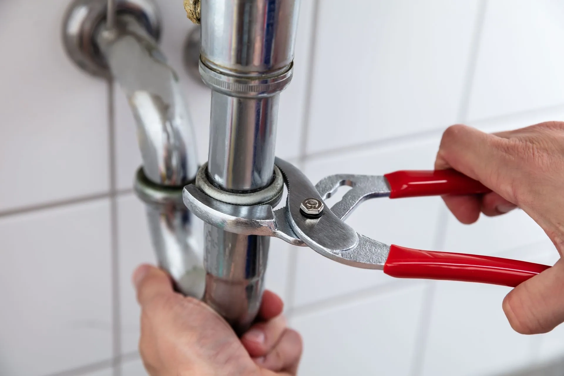 a workger pulling tools out of a Guaranteed Plumbing van